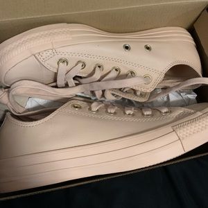 New in box converse leather nude color